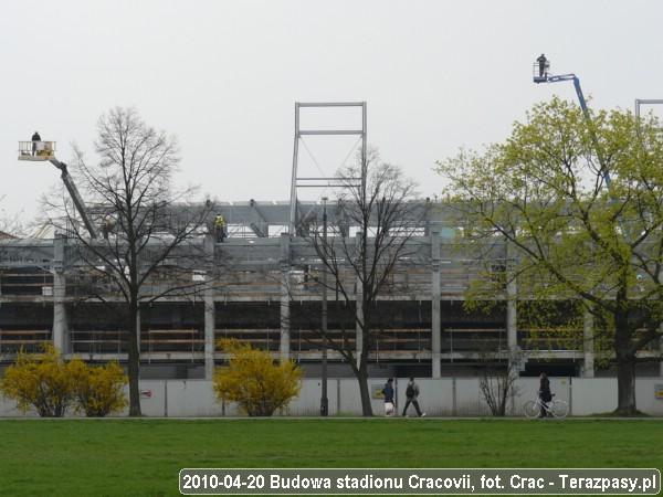 2010-04-20-stadion-budowa-110